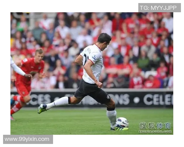 激烈角逐！顶级泳将挑战极限，泳池内惊险瞬间回顾